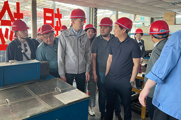 Customers From Tajikistan Visit Our Company mineral sizer